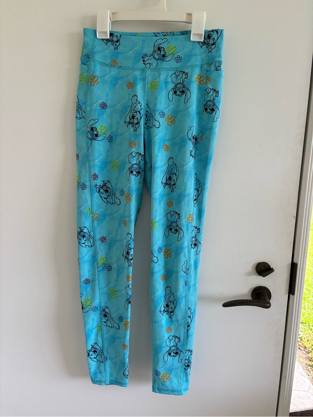 Disney Parks stitch leggings athleisure vacation travel